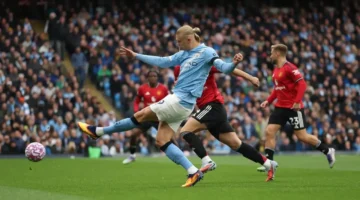 اللقاء المنتظر: موعد ديربي مانشستر يونايتد وسيتي والقنوات الناقلة